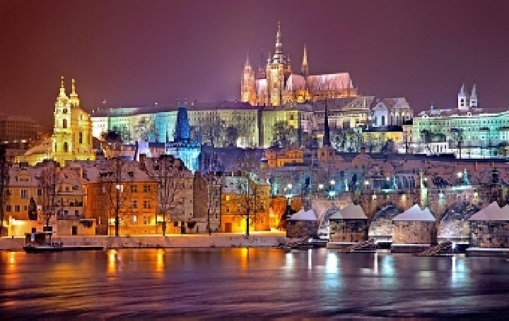 PRAGA Image
